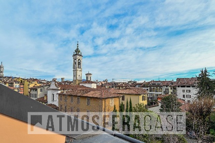 Foto Appartamento in Via San Lazzaro 9, Bergamo Centro di 150 m² in affitto