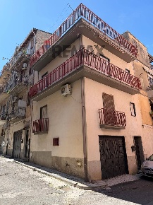 Foto Casa indipendente in via rovereto 34, Lentini di 103 m² con 4 locali