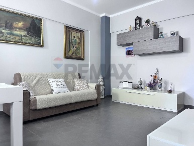 Foto Appartamento in via  Sebastopoli 15, Pomezia di 78 m² con 3 locali