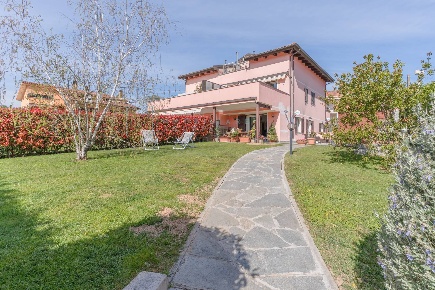 Foto Appartamento in Via Roma, Villanova d'Albenga Centro di 85 m²