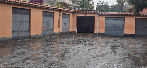 Foto Posti auto in Via Gramsci 66, Giarre Centro di 60 m² con 1 locali