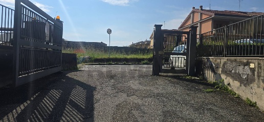 Foto Posti auto in Via Gramsci 66, Giarre Centro di 60 m² con 1 locali