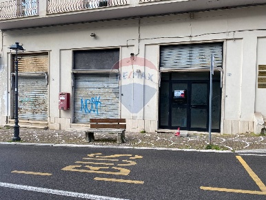 Foto Locale commerciale in fonte anticolana 8, Fiuggi di 129 m² in vendita