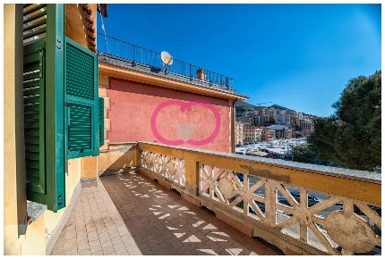 Foto Appartamento in Via Malocello, Varazze Centro di 107 m² con 4 locali