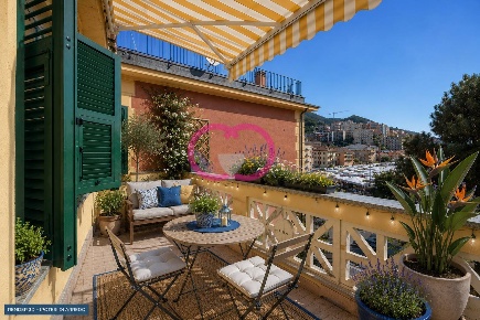 Foto Appartamento in Via Malocello, Varazze Centro di 107 m² con 4 locali