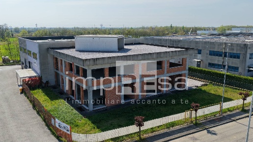 Foto Capannone industriale in Via Caravaggio, Paese di 923 m² in vendita