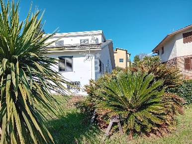 Foto Villa unifamiliare in Ida Cascioni Gentili, Sutri Centro di 110 m²