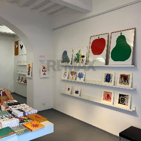 Foto Negozio in PIAZZA DEL POPOLO 11, Castagneto Carducci Centro di 86 m²