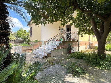 Foto Villa unifamiliare in VIA FARIAS, Santa Maria Capua Vetere di 130 m²