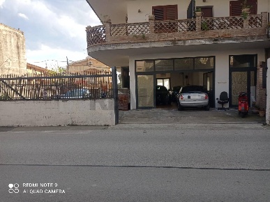Foto Locale commerciale in via francavilla 331, Taormina di 116 m²