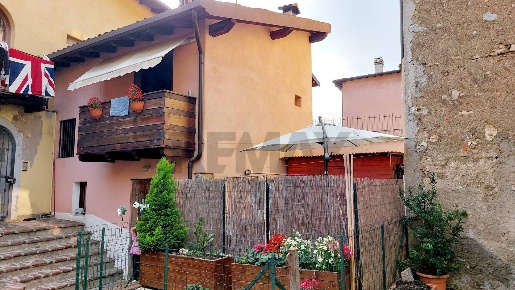 Foto Casa indipendente a Endine Gaiano Endine di 70 m² con 2 locali