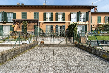 Foto Villa a schiera in via perlasca/  via don monza 18, Bosisio Parini