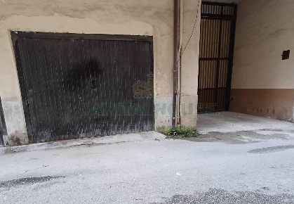 Foto Posti auto in P.zza Albamonte, Capua Centro di 25 m² con 1 locali