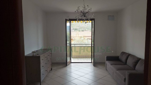 Foto Appartamento in Via Grottole, Castel Morrone di 85 m² con 3 locali