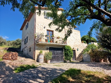 Foto Casale in SP34, Montecchio Centro di 200 m² con 6 locali in vendita