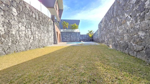 Foto Villa unifamiliare a Pedara Centro di 200 m² con 7 locali in vendita