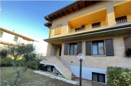 Foto Appartamento in Via Braille Louis, Casalgrande di 125 m² con 5 locali