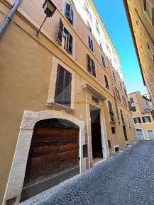 Foto Laboratorio in Via del Collegio Capranica, Roma Pantheon di 36 m²