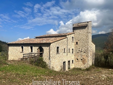 Foto Casale a Orvieto di 658 m² con 12 locali in vendita