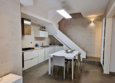 Foto Villa a schiera a Massa Marina di Massa Centro di 80 m² con 5 locali