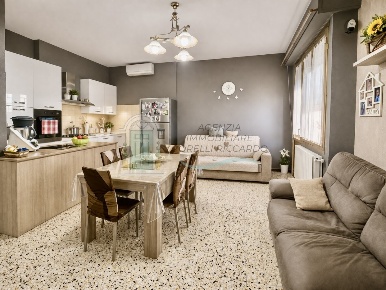 Foto Appartamento a Casole d'Elsa Cavallano di 115 m² con 4 locali