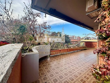 Foto Appartamento in Via Tullio Morgagni, Milano Maggiolina di 300 m²