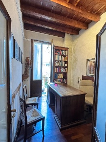 Foto Ufficio in via Principe Amedeo, Mantova Centro di 90 m² con 4 locali
