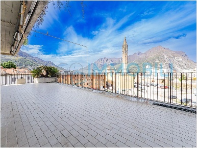 Foto Appartamento in via resinelli, Lecco Centro di 137 m² con 3 locali