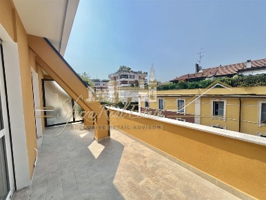 Foto Appartamento in Via Andrea Maffei, Milano Montenero di 103 m²