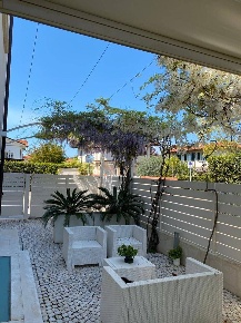 Foto Villa unifamiliare a Forte dei Marmi Centro di 240 m² con 8 locali