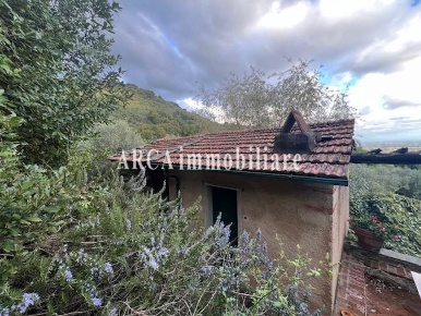 Foto Rustico a Pietrasanta di 100 m² con 4 locali in vendita