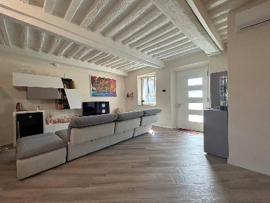 Foto Villa bifamiliare a Lucca Santissima Annunziata di 180 m² con 5 locali