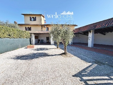 Foto Villa a schiera a Campi Bisenzio San Martino, San Lorenzo di 160 m²
