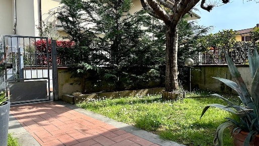 Foto Villa a schiera a Massa Rinchiostra - Quercioli di 100 m² con 6 locali