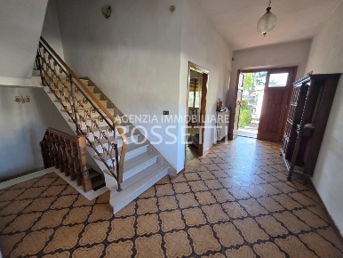 Foto Casa indipendente a Cerreto Guidi Bassa di 210 m² con 7 locali