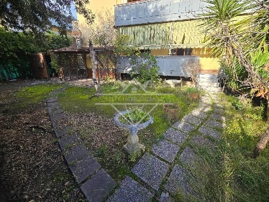 Foto Appartamento a Carrara Marina di Carrara di 80 m² con 3 locali