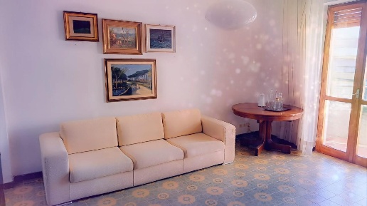 Foto Appartamento a Carrara Marina di Carrara di 130 m² con 5 locali