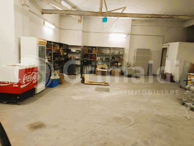 Foto Magazzino in Quinto Novio, Roma Quadraro di 275 m² con 1 locali