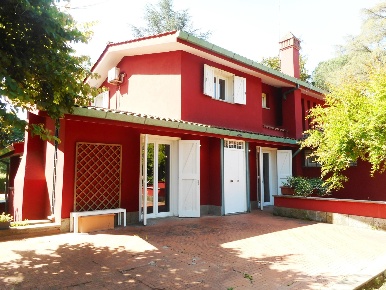 Foto Villa bifamiliare in Olgiata, Roma Olgiata di 300 m² con 8 locali