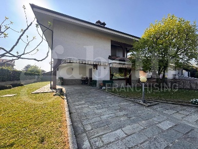 Foto Villa unifamiliare in Giovanni Servino, Bruino di 350 m² con 5 locali