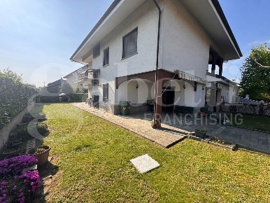 Foto Villa unifamiliare in Giovanni Servino, Bruino di 350 m² con 5 locali