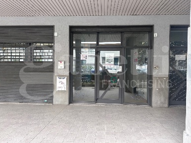 Foto Negozio in Via G. Speranza 0, Avellino di 155 m² in affitto