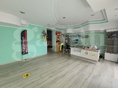 Foto Negozio in Via Roma 56/58, Isernia Centro di 90 m² con 2 locali