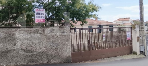 Foto Magazzino in Via Giacomo Leopardo 21, Gravina di Catania Centro