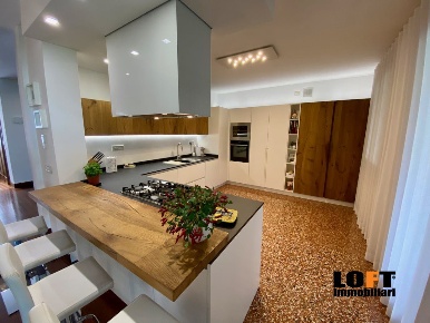Foto Villa unifamiliare a Selvazzano Dentro San Domenico di 380 m²