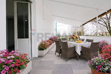 Foto Appartamento in Strada Traversante Ravadese 30, Parma di 120 m²