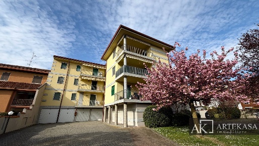 Foto Appartamento in Via Vignale 64, Novara Veveri di 100 m² con 3 locali