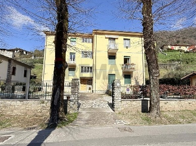 Foto Appartamento a Bagni di Lucca Centro di 183 m² con 6 locali in vendita