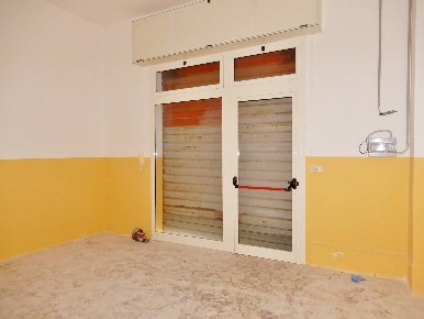 Foto Negozio in via Mottola d'Amato snc, Catanzaro Stadio - Pontepiccolo