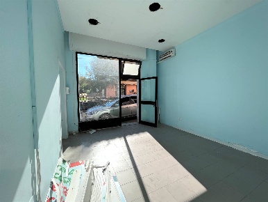 Foto Negozio in Via Santa Maria 113, Catanzaro Santa Maria di 45 m²